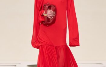 Calvin Klein prezintă Colecția de Toamnă 2025 prin show-ul de debut al Veronicăi Leoni