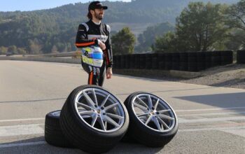 Porsche 911 Carrera echipat din fabrică cu anvelope Hankook Ventus S1 Evo Z