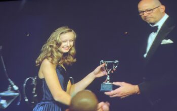 O adolescentă italo-română de 15 ani din România, pe podiumul unei competiții internaționale de eseuri: premiul al III-lea la John Locke Global Essay Prize 2026